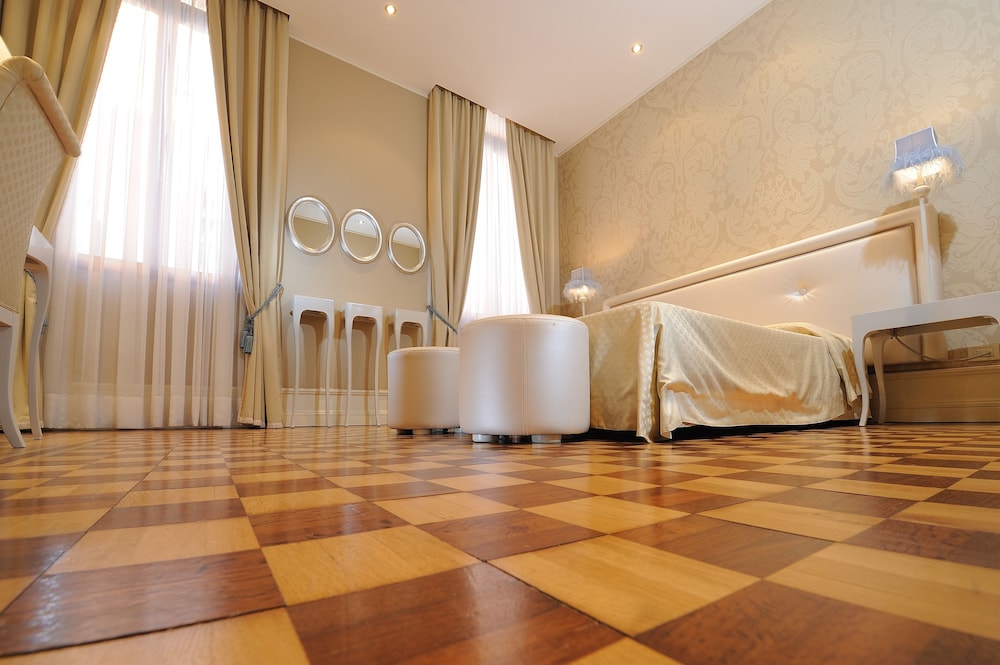 Exclusive Double Room, Canal View