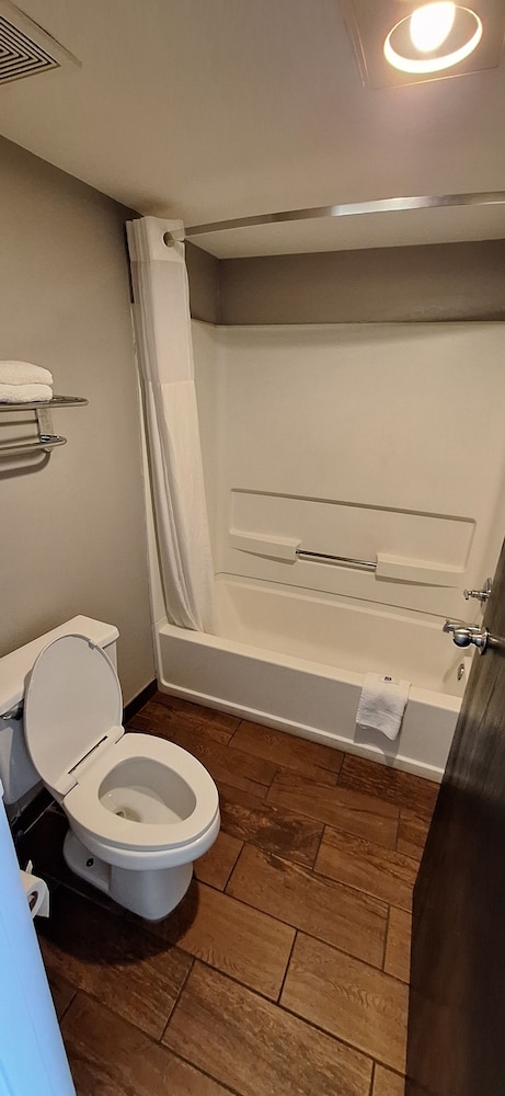Standard Room, 2 Queen Beds, Smoking, Refrigerator & Microwave - Photo 9