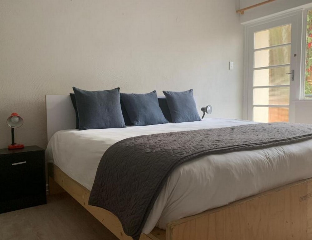 Standard Studio, 1 King Bed, Ensuite - Photo 5