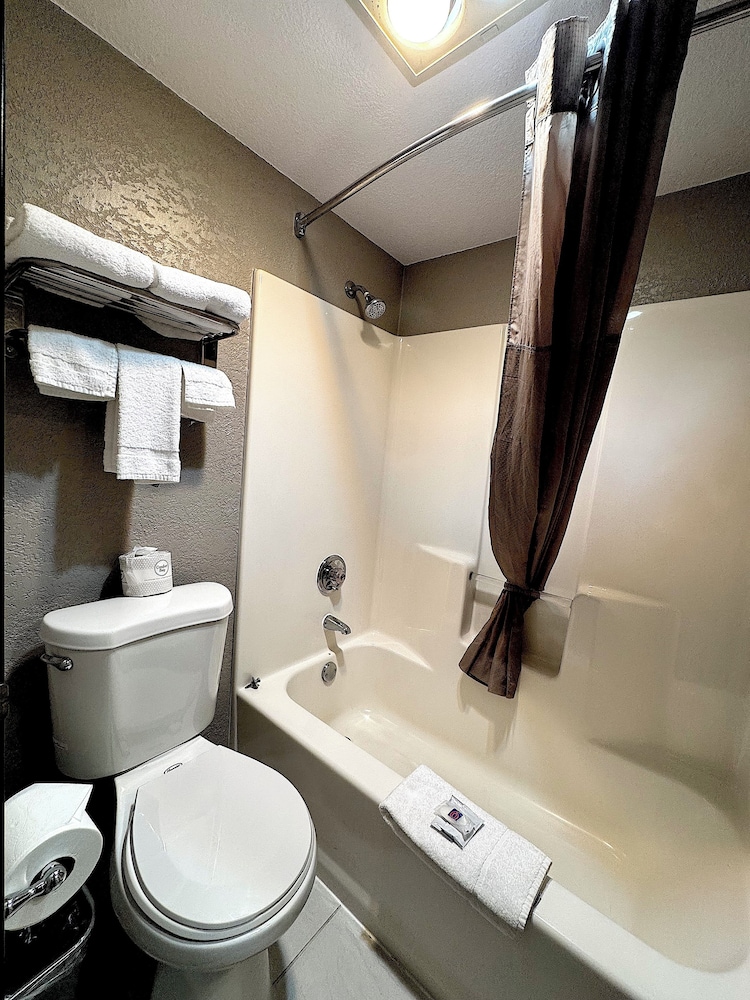 Standard Room, 2 Double Beds, Non Smoking - Photo 5