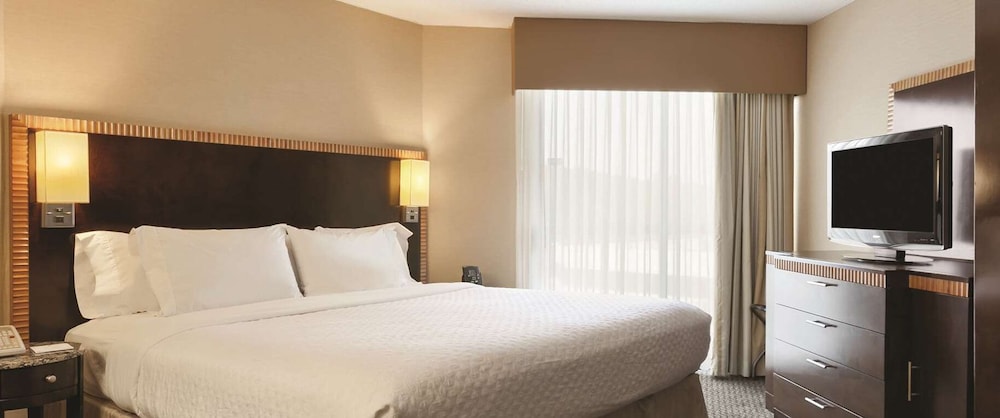 Suite, 1 King Bed, Accessible, Non Smoking - Photo 5