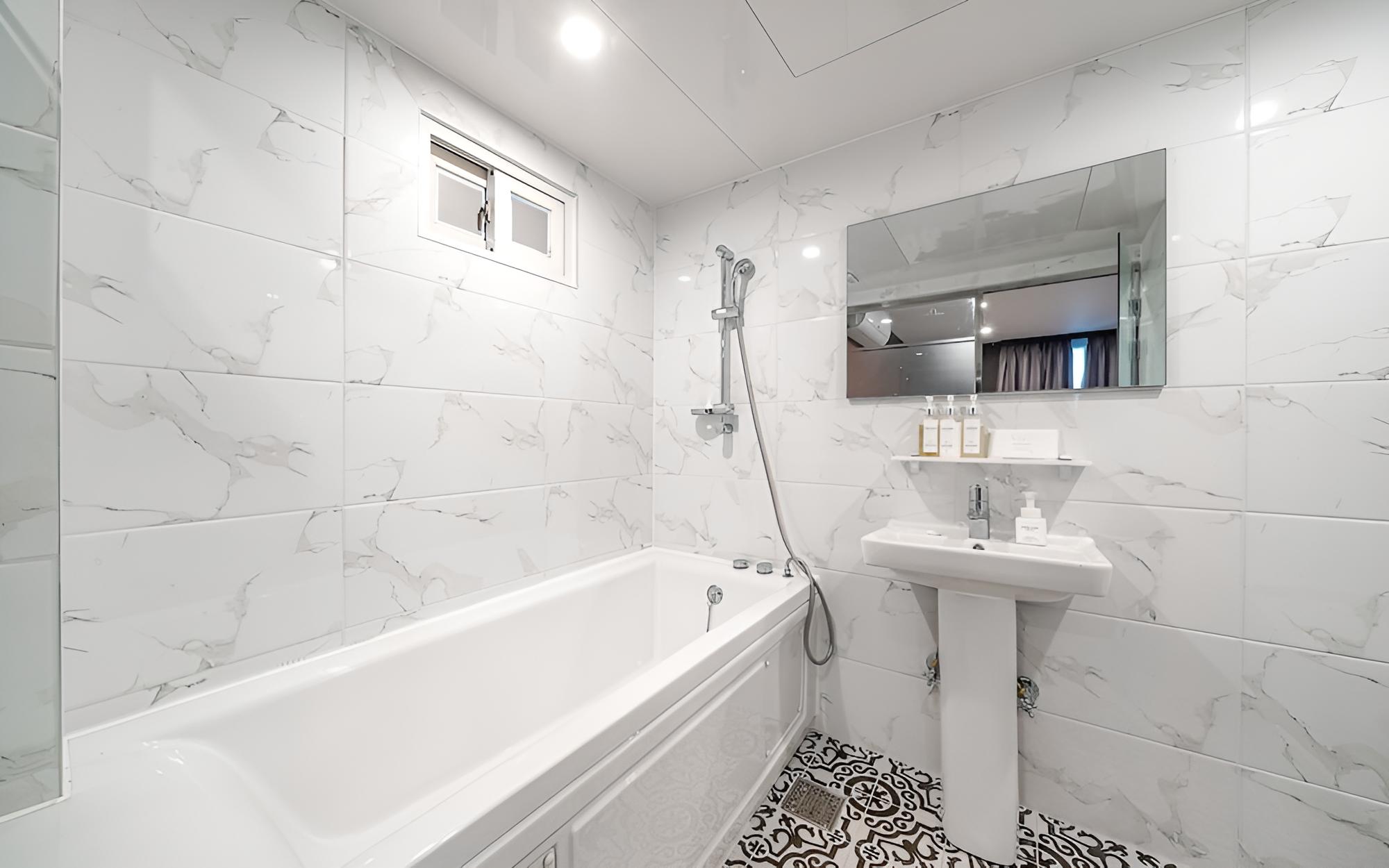 Room (Deluxe A (spa bath + Netflix availabl) - Photo 5