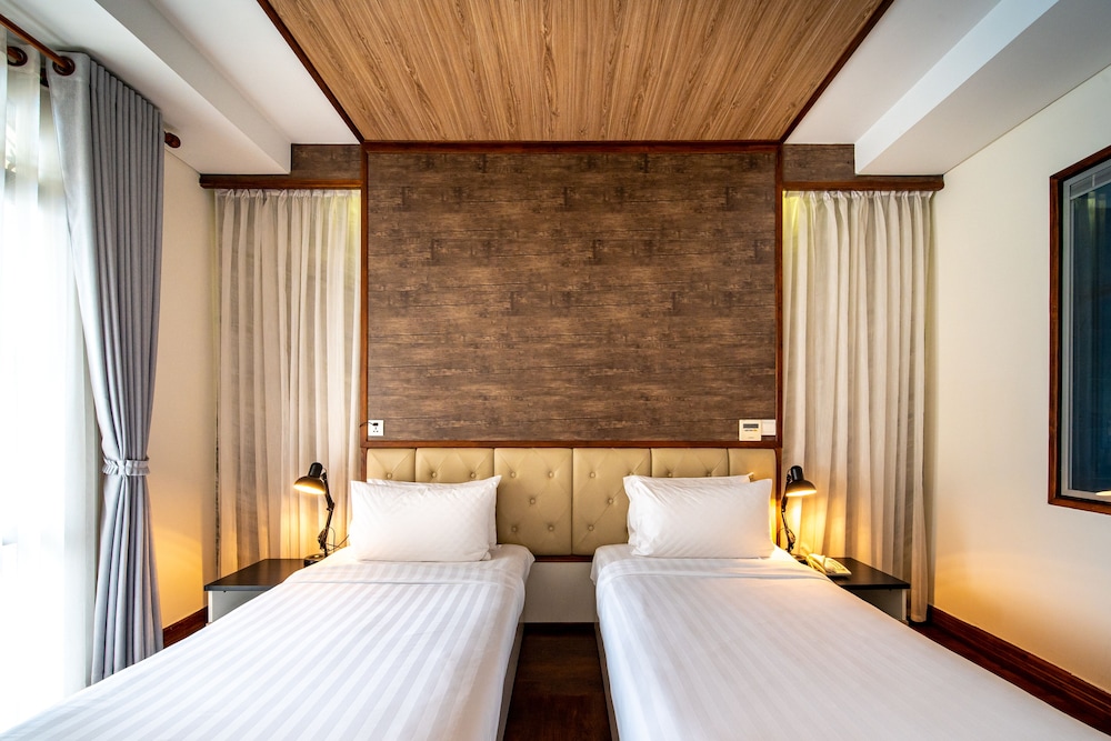 Deluxe Twin Room, 2 Twin Beds, City View photo 2