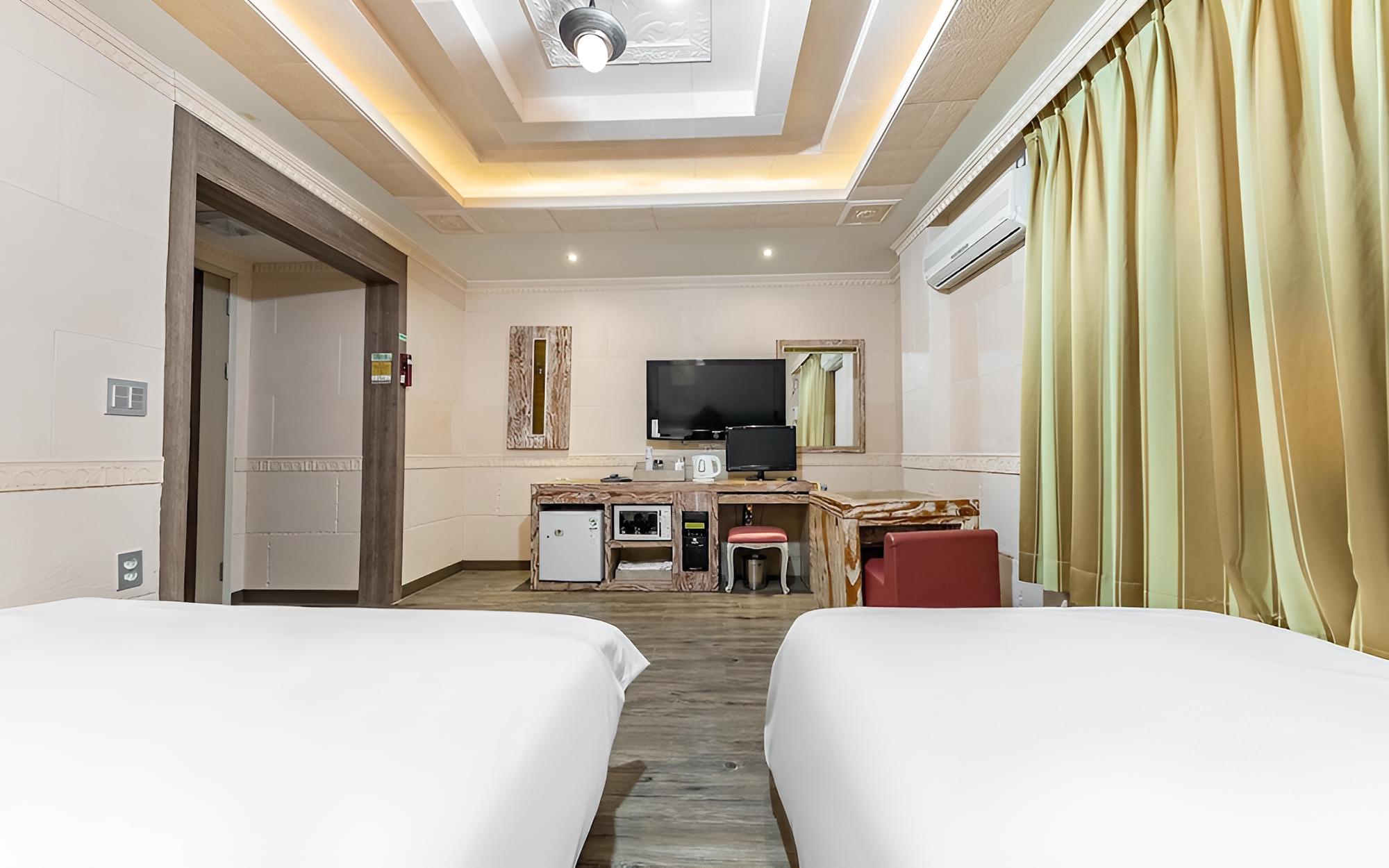 Room (Twin (healthy loess room)) - Photo 2