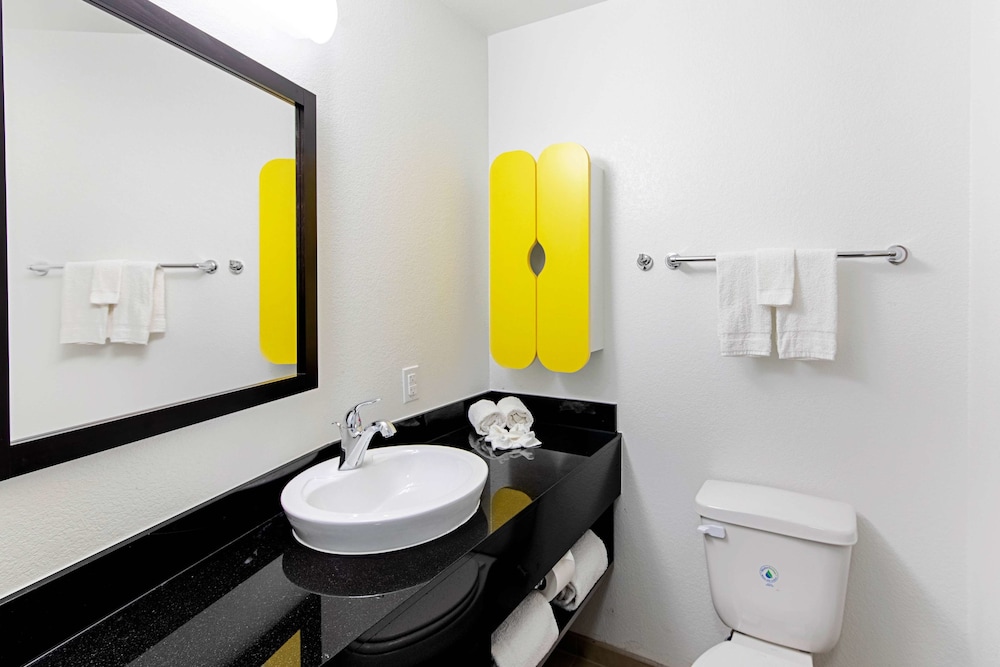 Standard Room, 2 Double Beds, Non Smoking, Kitchenette - Photo 3