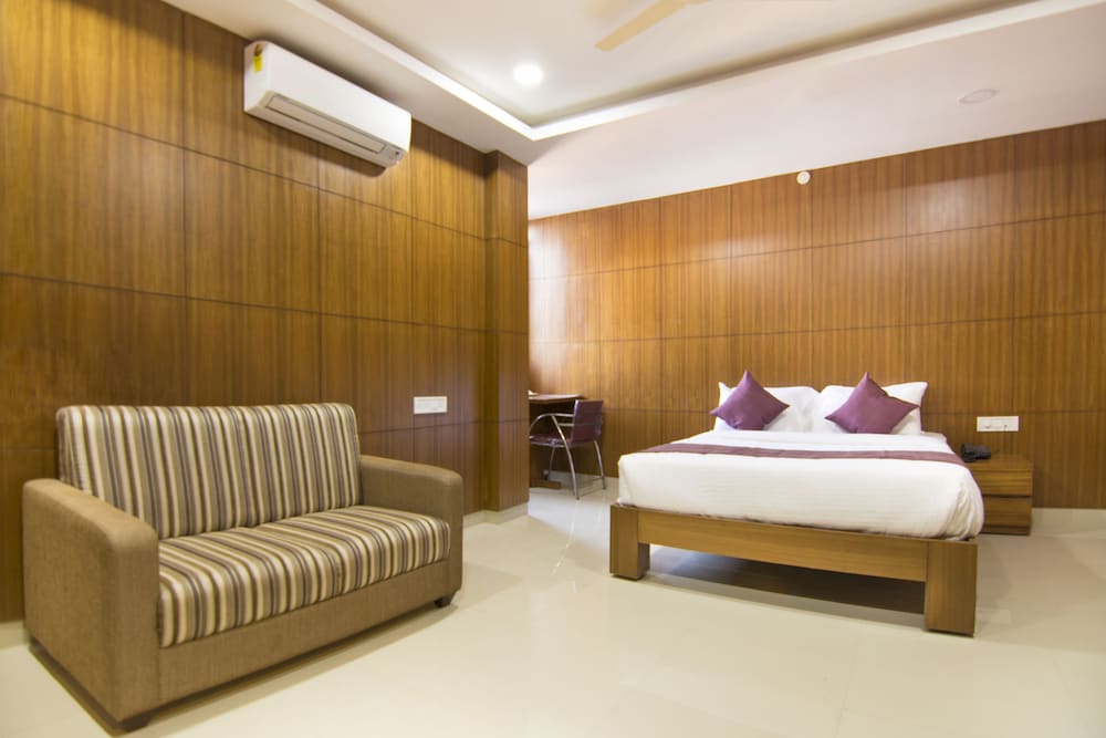 Deluxe Double Room (AC)