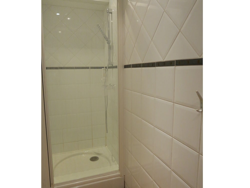 Family Room, Private Bathroom photo 3