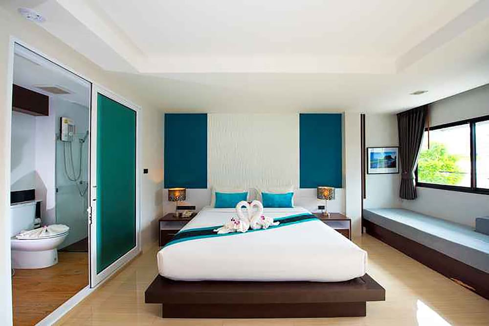 Deluxe King Room photo 2