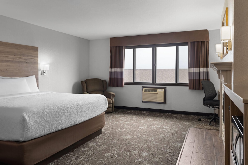 Superior Room, 1 King Bed, Non Smoking photo 1