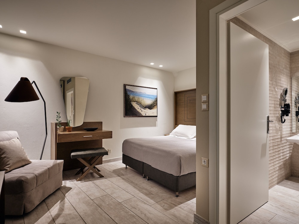 Double Room with Garden and Mountain view photo 2