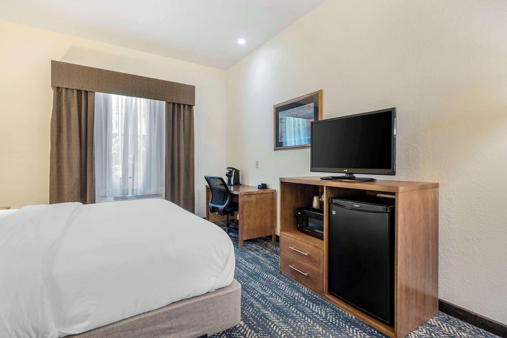 Standard Room, 1 King Bed - Photo 3