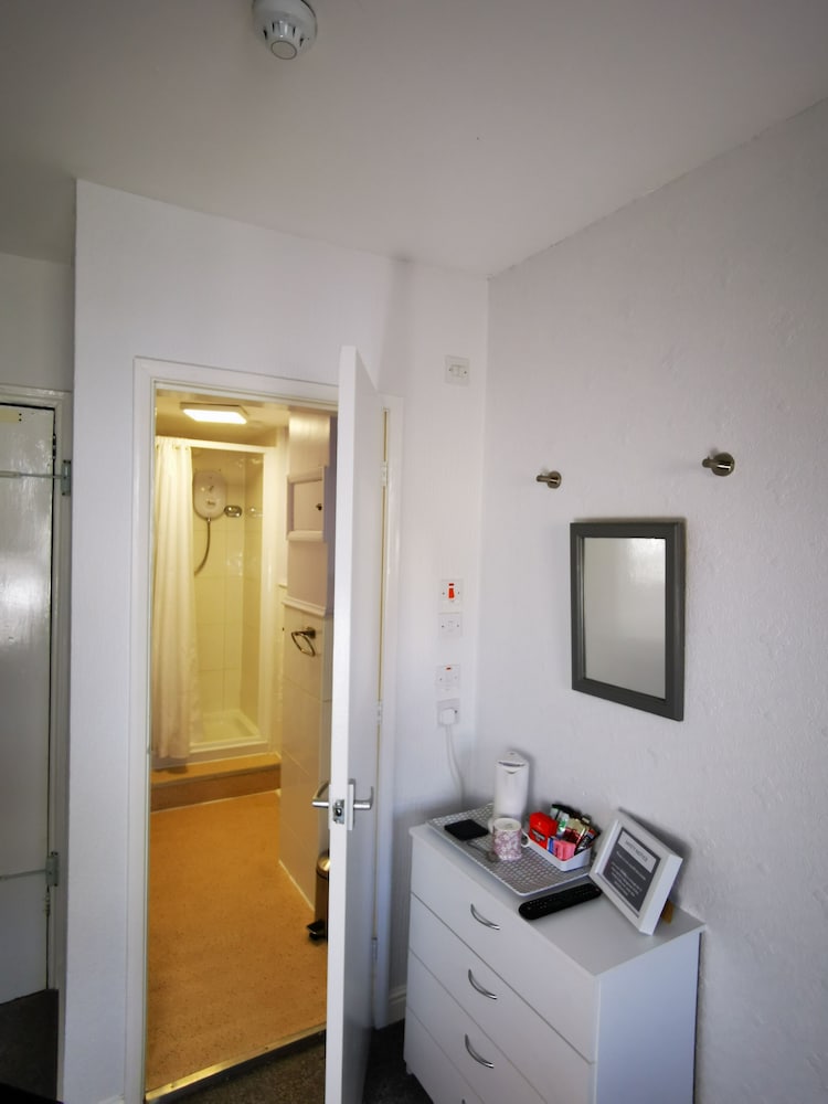 Comfort Double Room, Ensuite, Sea View (Small Double - Sea View) photo 3