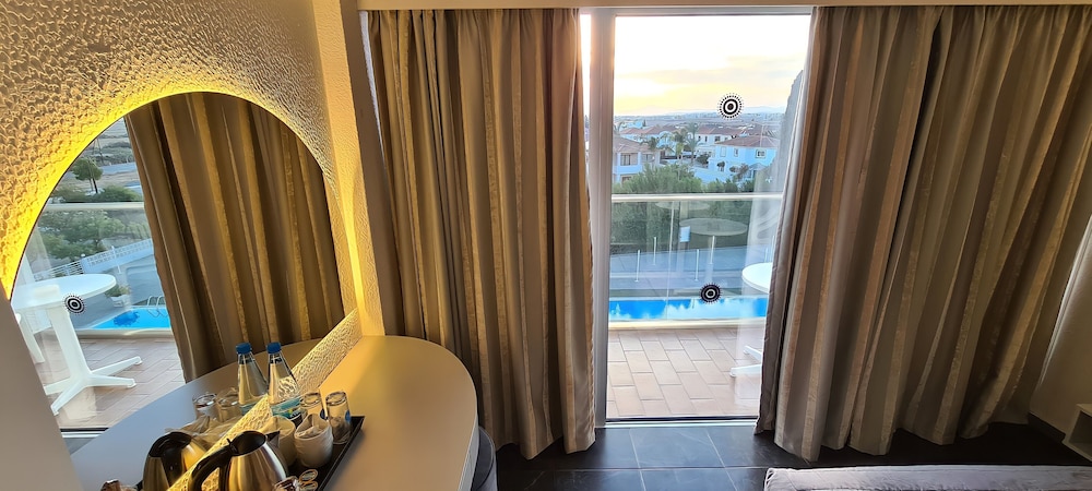 Superior Double Room, Pool View photo 2