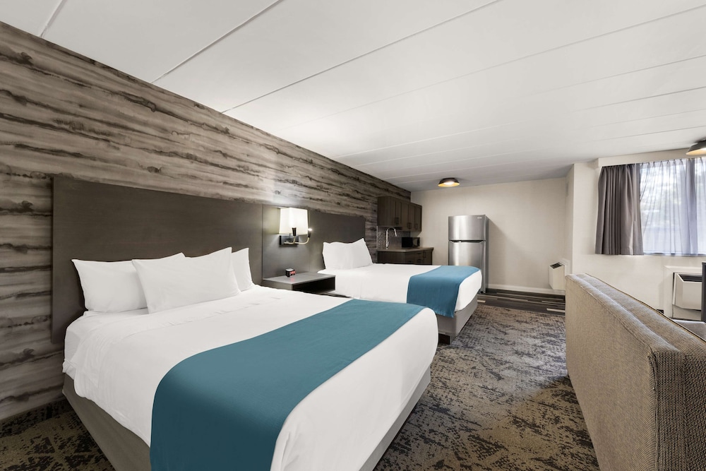Standard Room, 2 Queen Beds, Non Smoking, Kitchenette (Walk-In Shower;Larger Room) photo 2