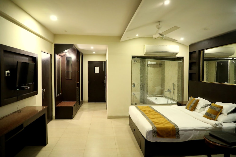 Grandeur Premier with Bathtub and Balcony photo 3