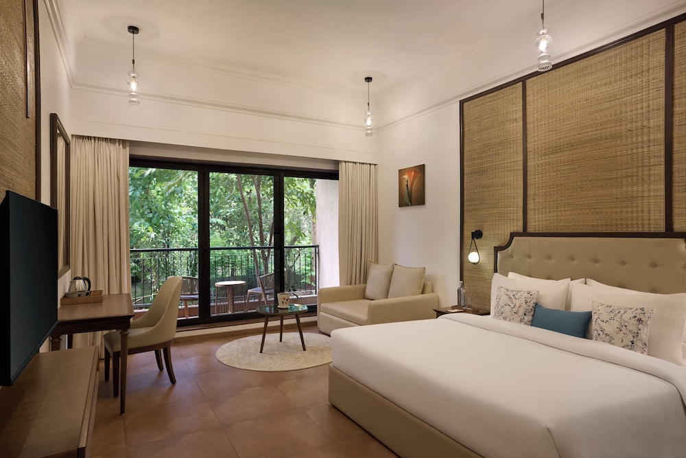 Room, 1 King Bed with Sofa bed, Balcony (View) - Photo 4