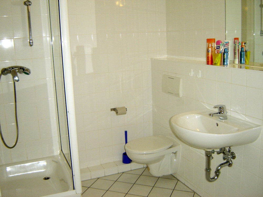 Standard Quadruple Room - Photo 4