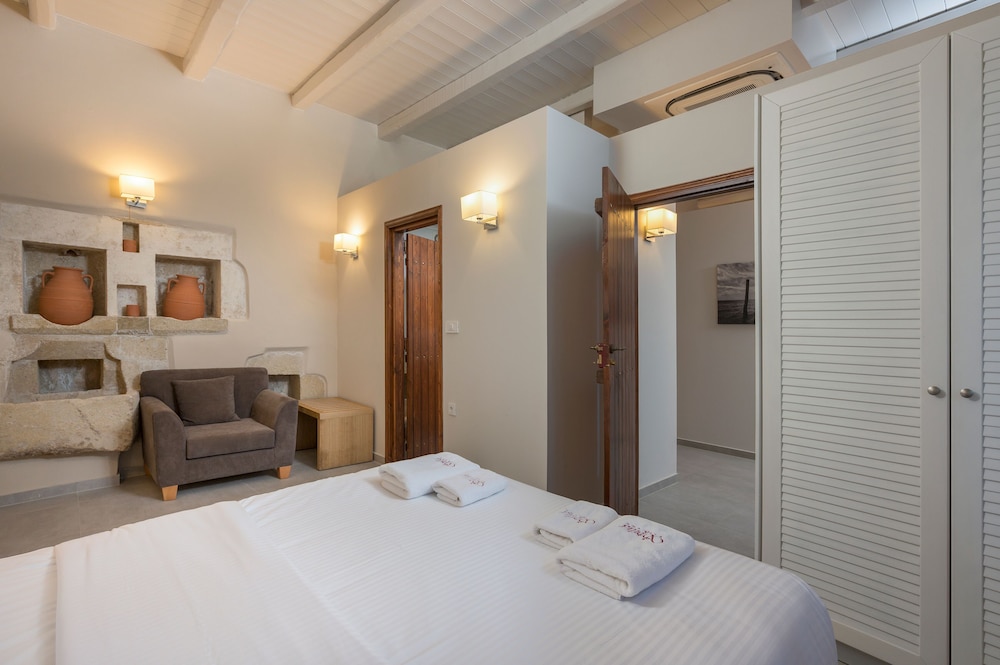Deluxe 3 Bedroom Villa with Private Pool photo 3