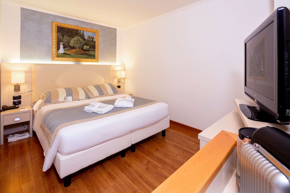 Junior Suite, 1 Queen Bed, Balcony, Sea View (with Two Single SofaBeds) - Photo 2