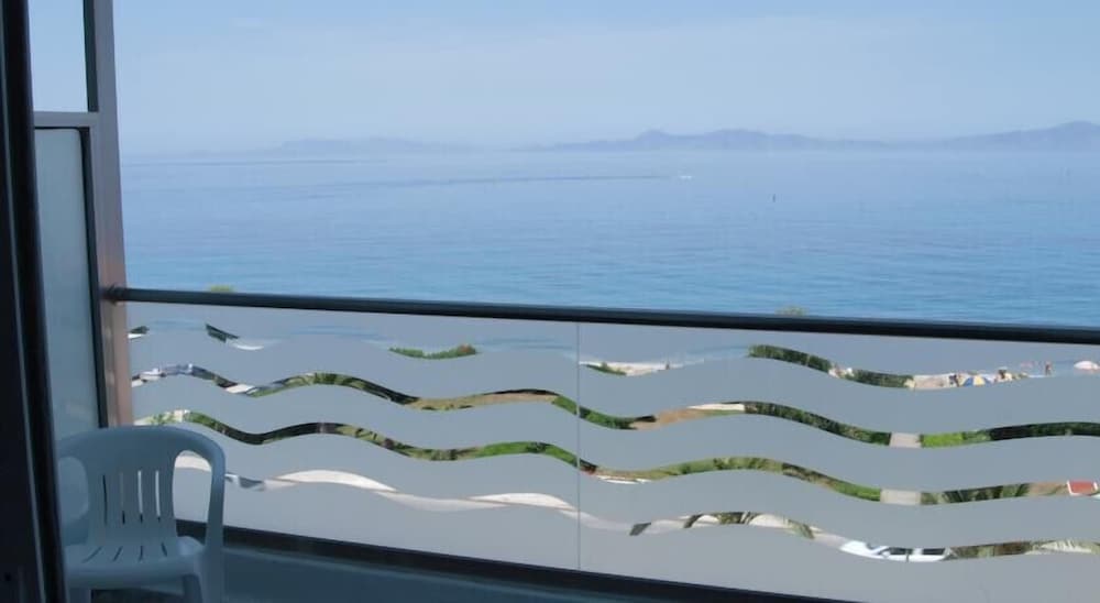 Standard Double or Twin Room, Partial Sea View - Photo 3