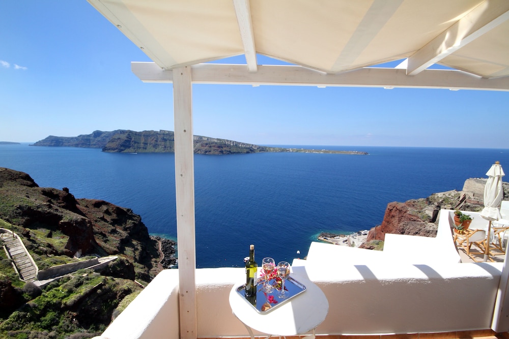 Superior Studio, Sea View (Cave)