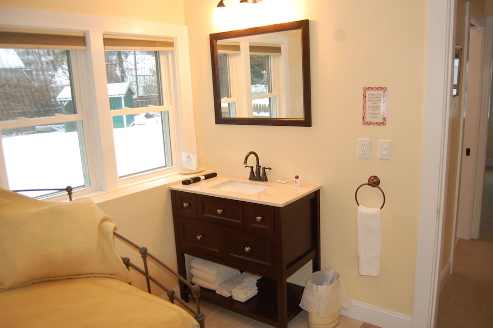 Family Suite, 2 King and 2 Twin Beds (per suite) photo 3