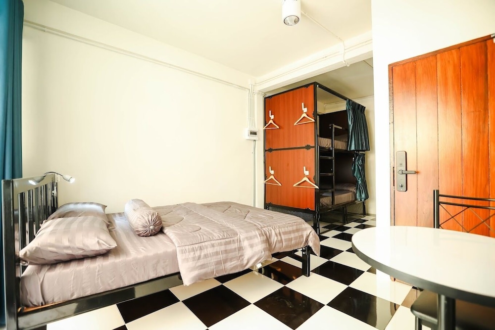Basic Room, Multiple Beds, Non Smoking photo 1
