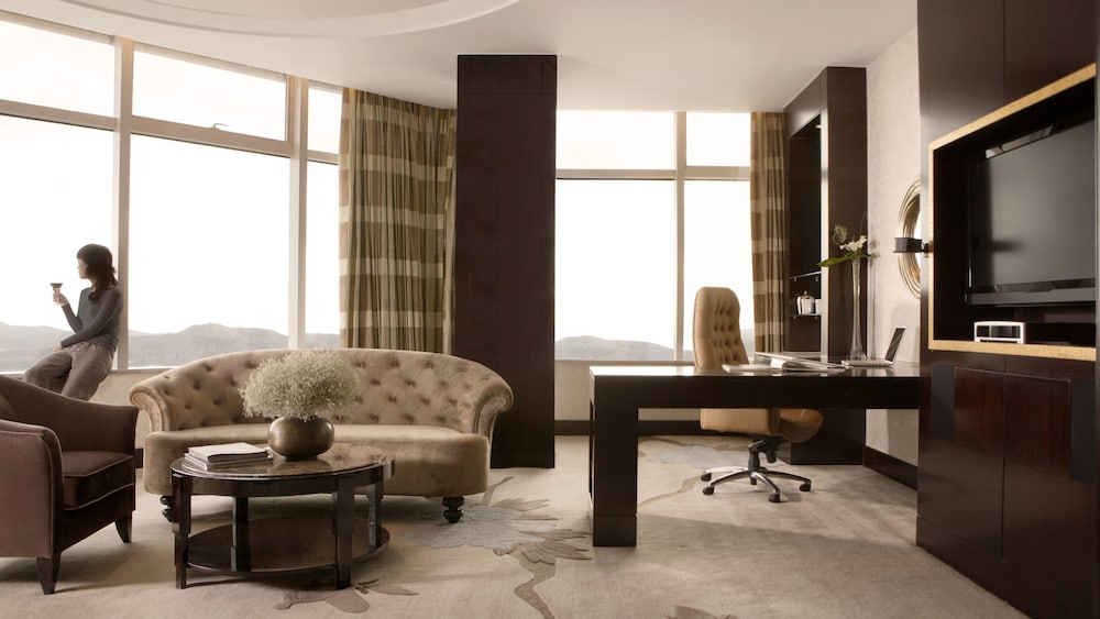 Suite, 1 Bedroom, Smoking, Club Lounge Access (High Floor)