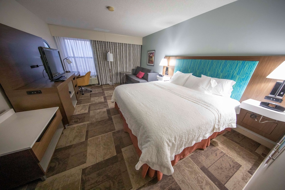 Standard Room, 1 King Bed, Non Smoking photo 3