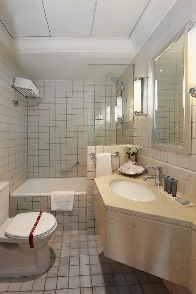 Junior Suite, 1 Queen Bed - Photo 4