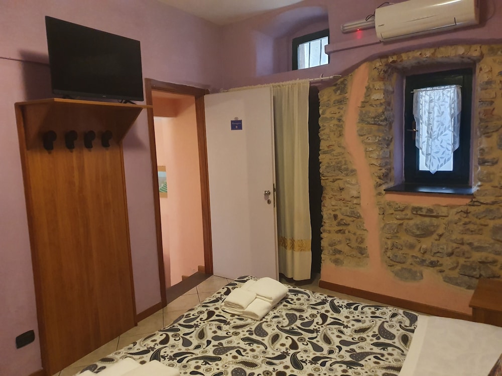 Basic Double or Twin Room photo 3