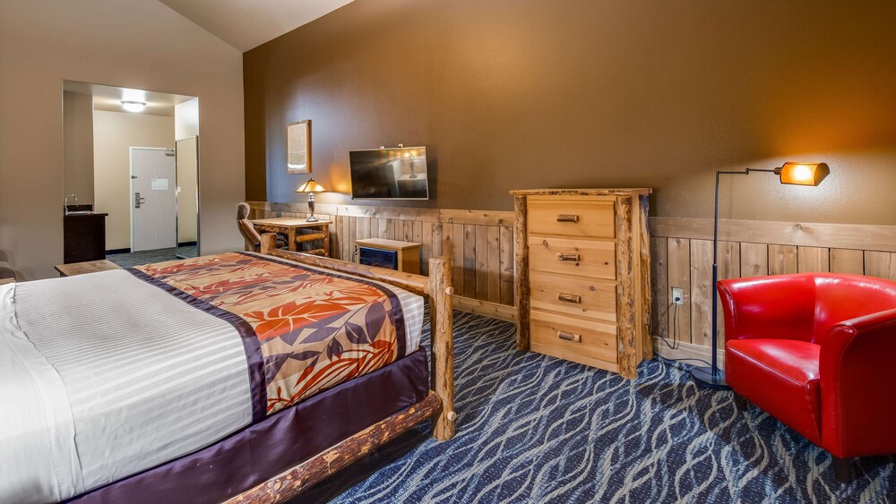Standard Room, 1 King Bed, Non Smoking, Refrigerator & Microwave (Theme Room) - Photo 2