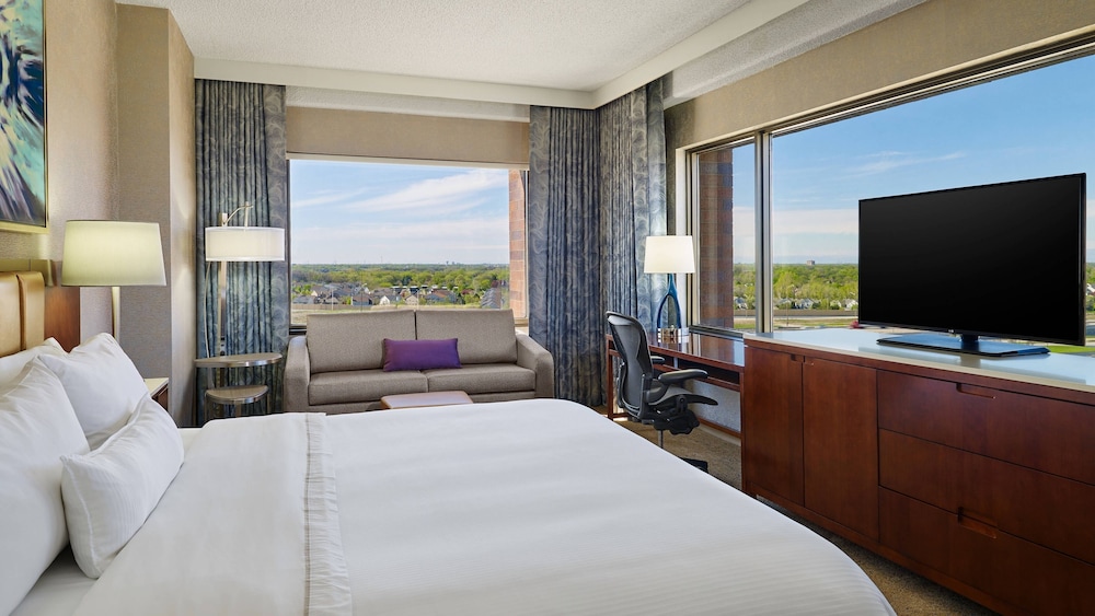 Junior Suite, 1 King Bed - Photo 2