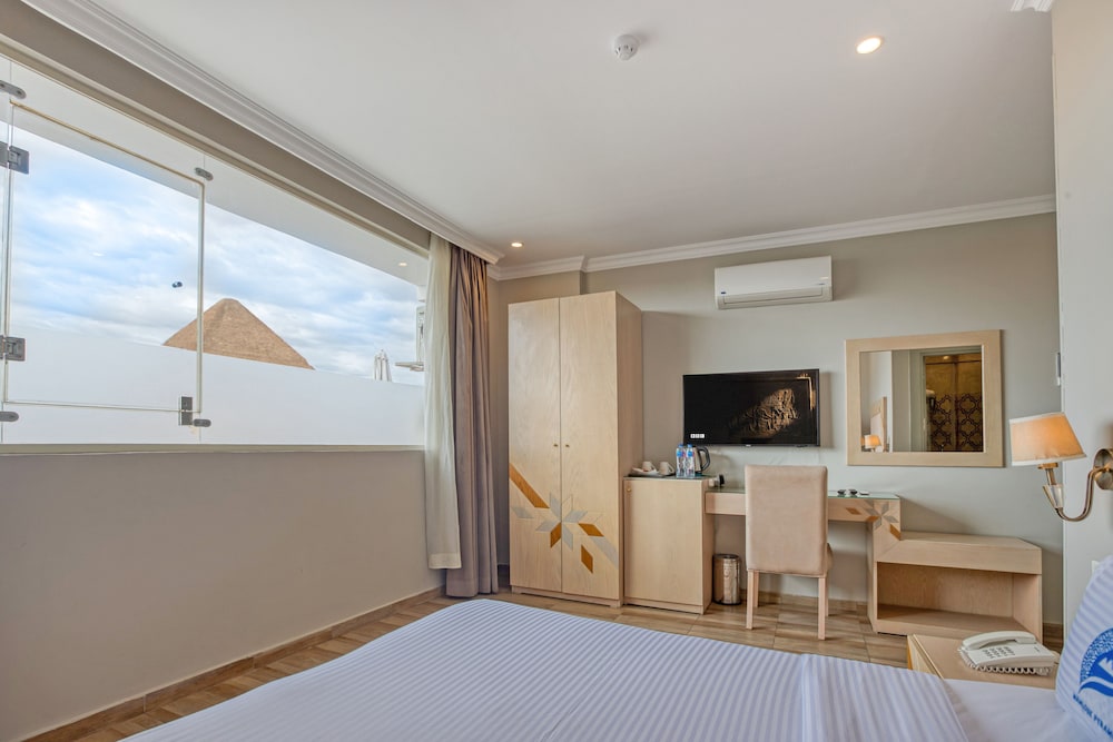Standard Double Room With Panoramic Pyramids Window View - Photo 9