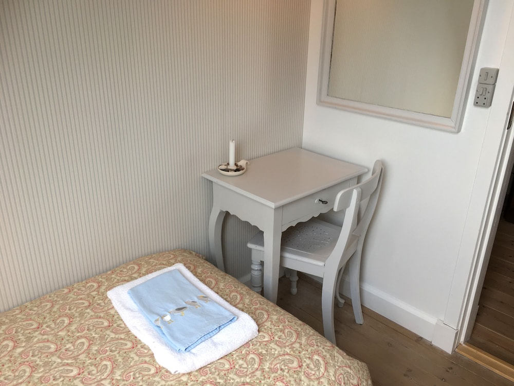 Basic Double Room photo 2