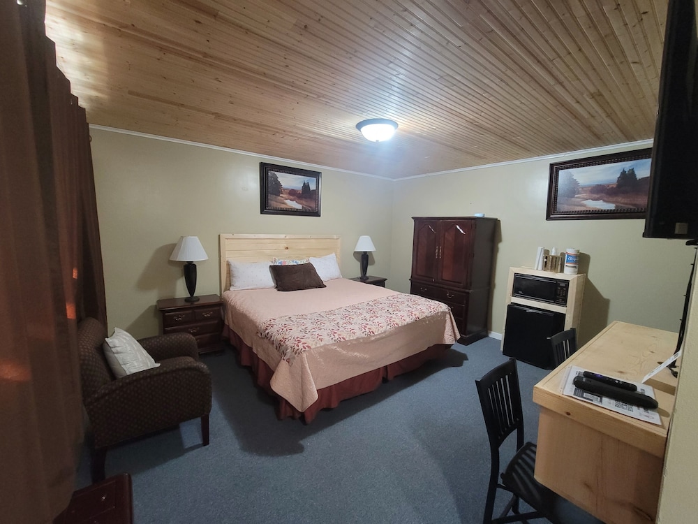 Deluxe Room, 1 King Bed, Non Smoking photo 1