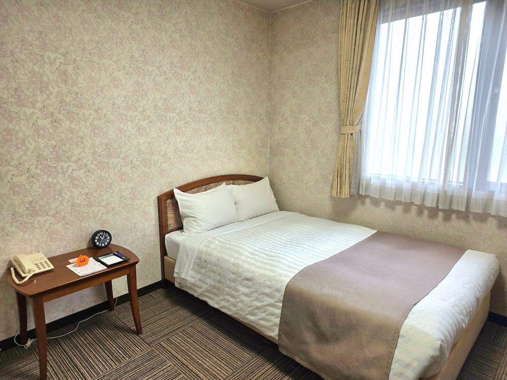 Non-Smoking Semi-Double Room