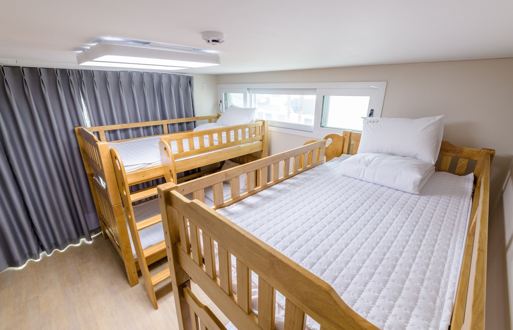 Shared Dormitory, Men only, Non Smoking, Balcony photo 1