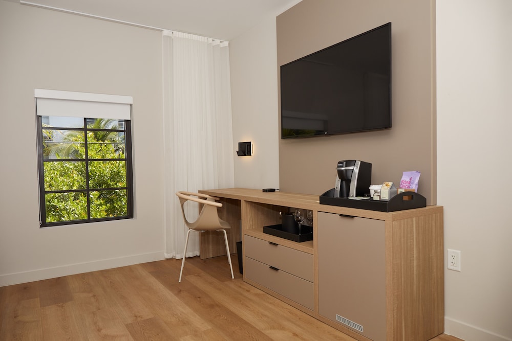 Superior Room, 1 King Bed - Photo 2