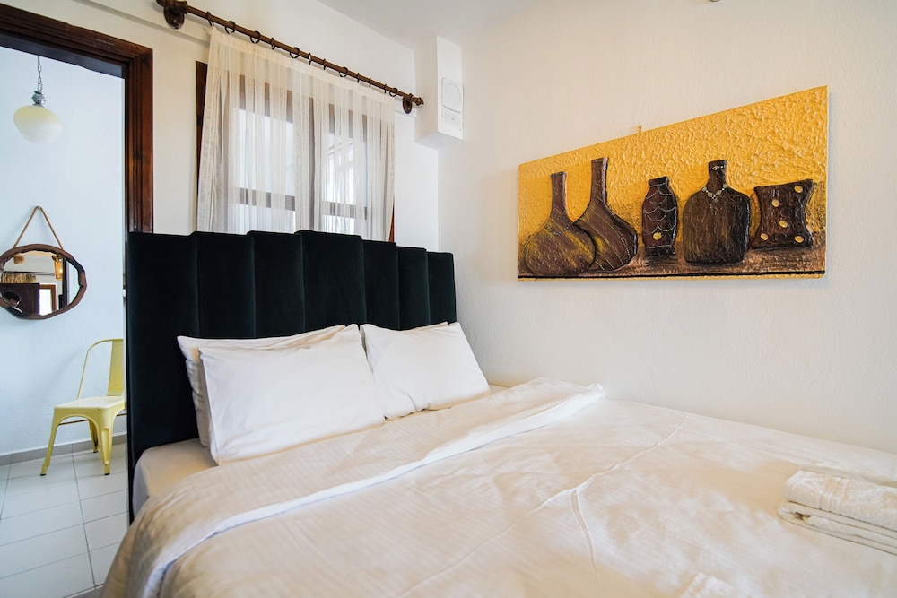 Comfort Room, 2 Bedrooms, Annex Building photo 3