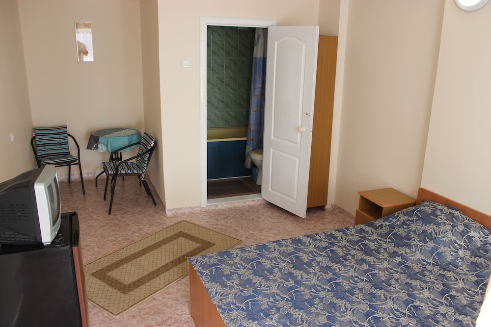 Standard Double or Twin Room photo 3
