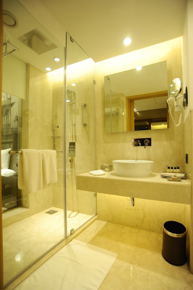 Premium Room thumbnail 6