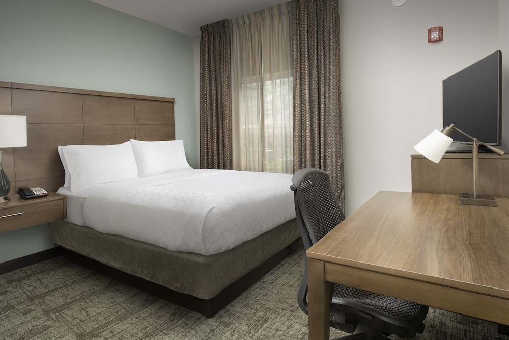 Suite, 2 Bedrooms, Kitchen - Photo 4