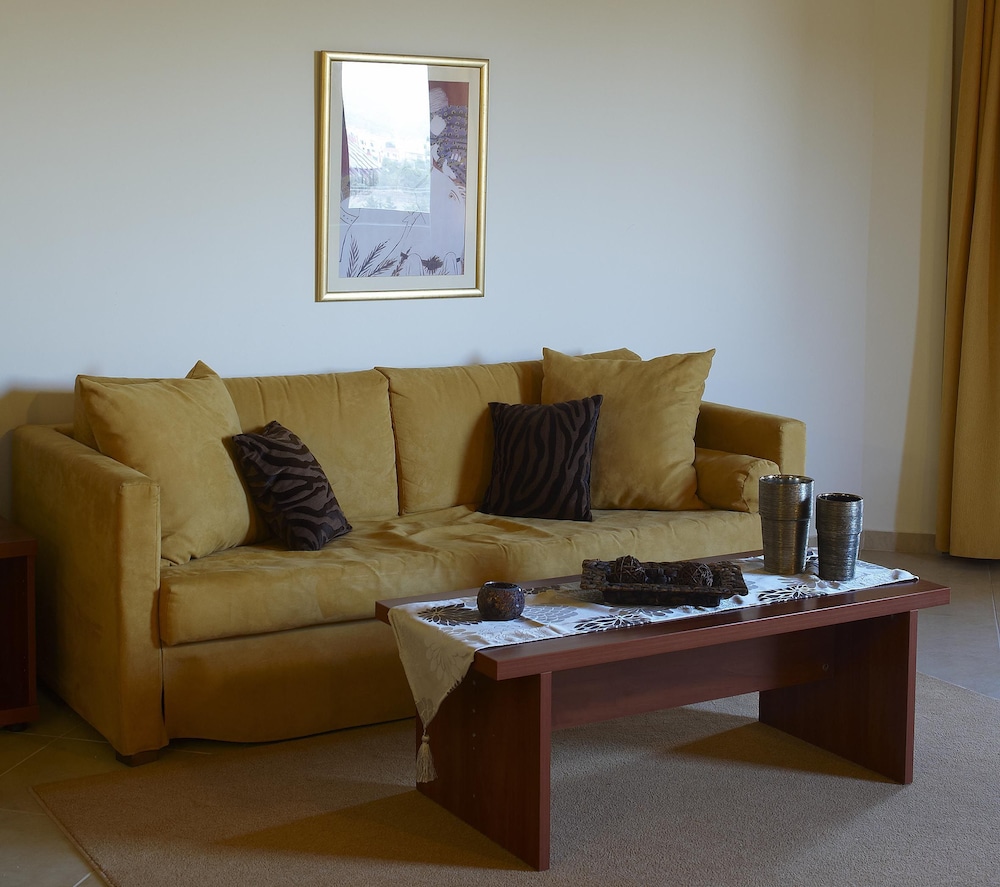 Suite - Photo 3