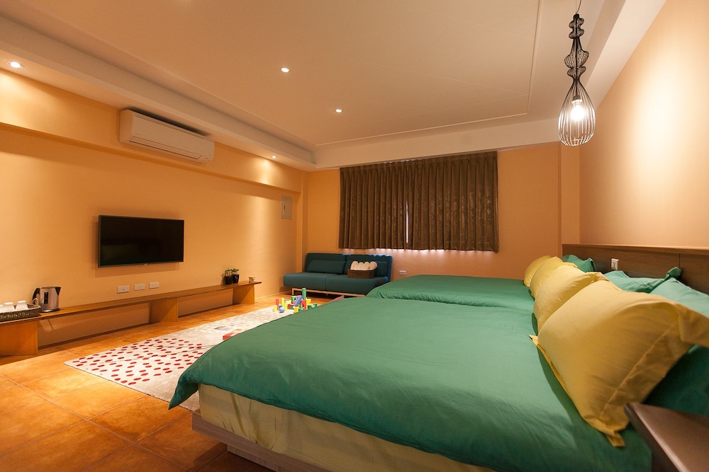 Quadruple Room (Turn Right ) photo 2