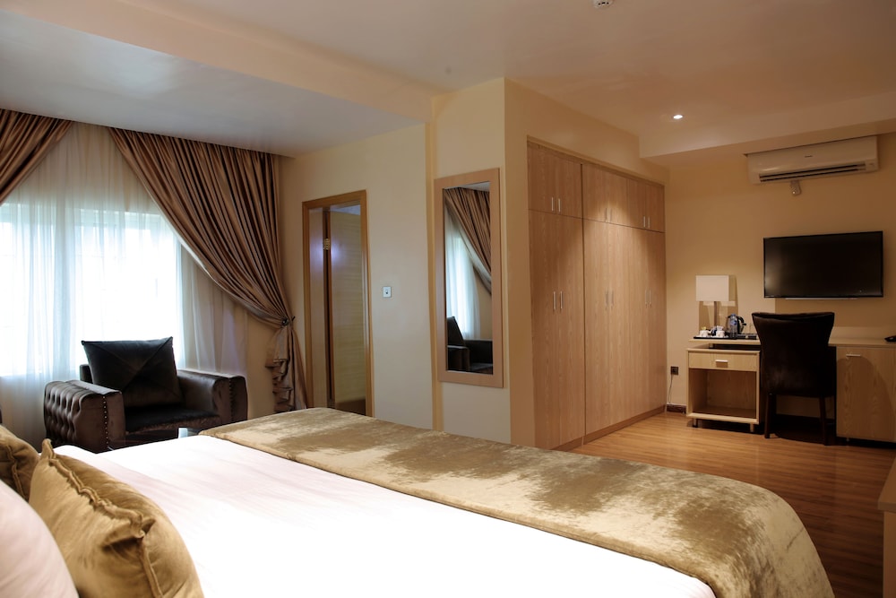 Superior Room, 1 King Bed photo 1
