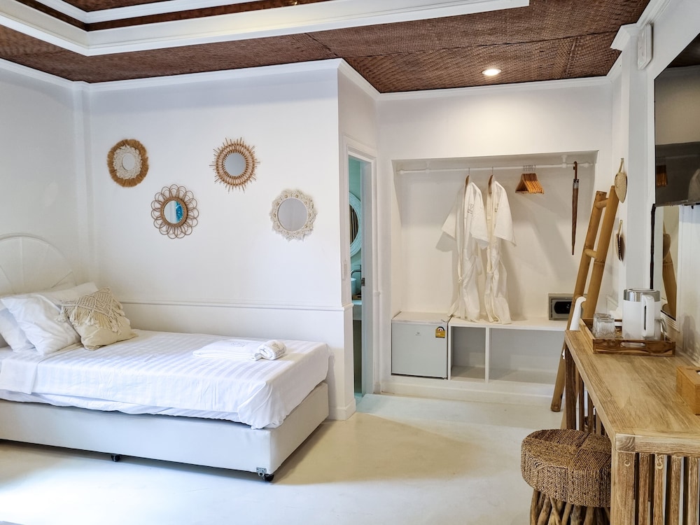 Standard Bungalow, 2 Twin Beds, Terrace, Garden View - Photo 2