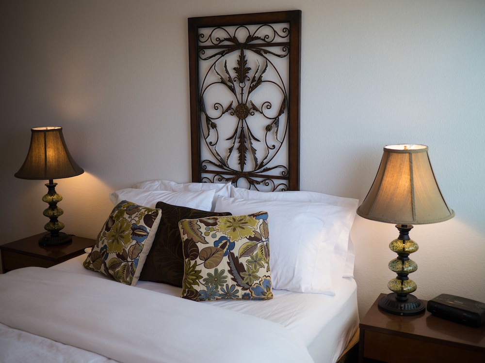 Private Apartment, 1 Bedroom, Full Kitchen, Unit 5, Arctic Fox Vacation Rentals