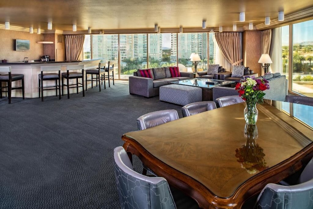 Grand Suite, 1 Bedroom - Photo 1