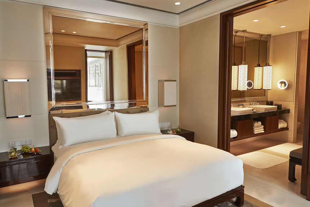Capitol Suite King Bed